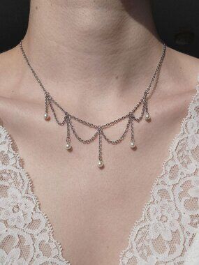 Victorian white pearls and draped chains necklace with a small silver chain